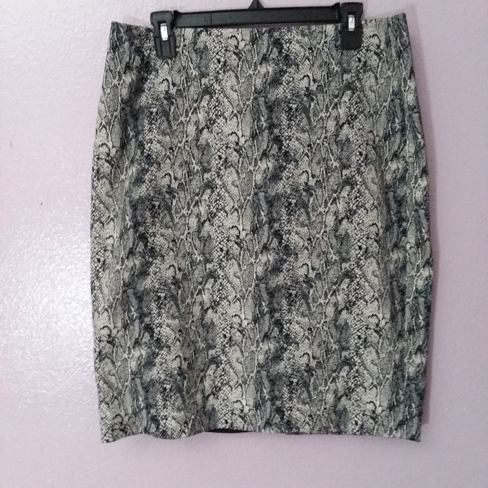 New Talbots snake print pencil skirt - Picture 3 of 5